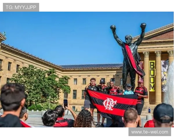 荒诞！世俱杯中断两小时，球员骑单车热身引球迷质疑：世界杯要变健身房？(2)